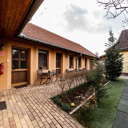 Estike Apartman Gyula Zewnętrze zdjęcie