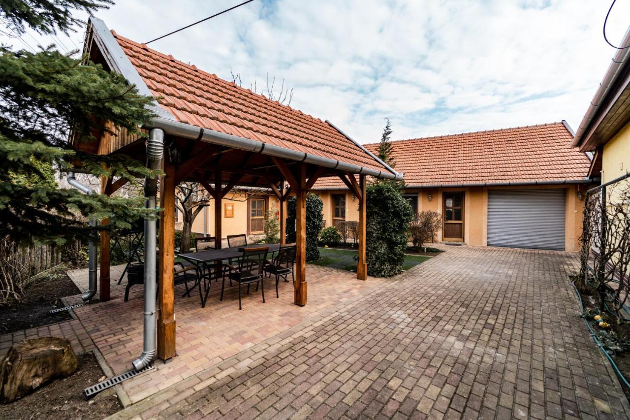 Estike Apartman Gyula Zewnętrze zdjęcie