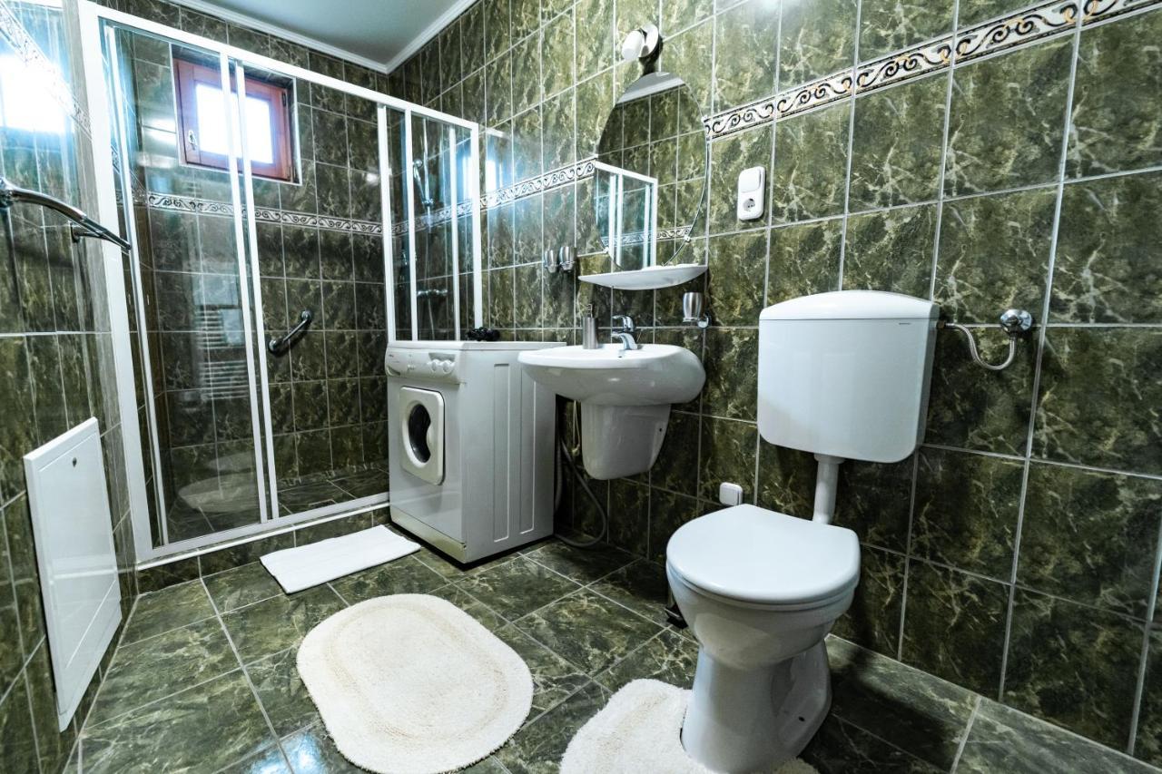 Estike Apartman Gyula Zewnętrze zdjęcie