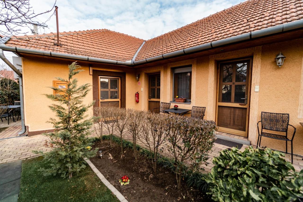 Estike Apartman Gyula Zewnętrze zdjęcie